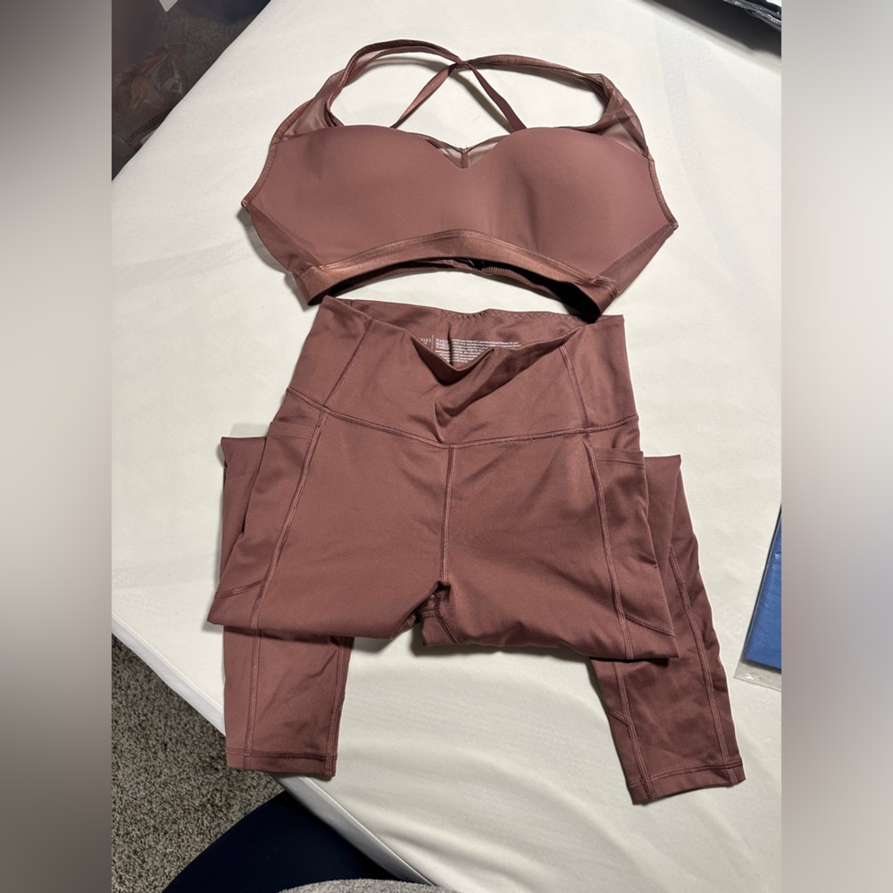 Victoria’s Secret sport. Matching set. Leggings sports bra.